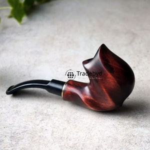 Elegante Pipa de Tabaco Moderna de Madera, Hecha a Mano con Madera Natural Ecológica, Lacada y con Estilo, Regalo de Tradebyd - Product Image 1