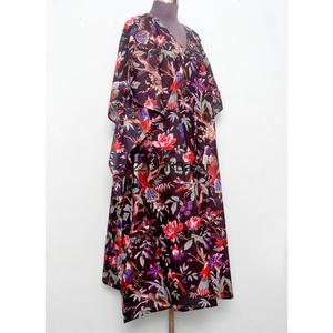 Vestido Maxi Bodycon de Algodón Ecológico Hecho a Mano con Estampado Floral Indio y Cuello en V - Diseño Sexy con Logotipo Frontal para Uso Diario y Ropa de Dormir para Mamás - Product Image 5