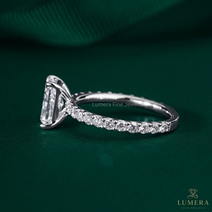 Anillo de Compromiso con Halo Oculto de Corte Radiante, Anillo de Boda de Oro Blanco con Diamantes Pavé para Mujer, 2.74 CT, Diamante Cultivado en Laboratorio con Certificación IGI - Product Image 4