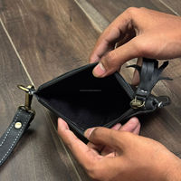 Dompet gelang kulit sapi dengan rumbai dan tali yang dapat dilepas, dompet gelang kulit sapi dengan motif bunga
