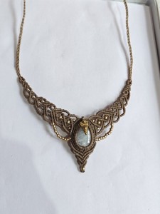 Collier pendentif en macramé fait main avec pierres précieuses, bijoux bohèmes tribaux, cordon tressé en pierre naturelle, bijoux artisanat hippie, cadeau - Product Image 3