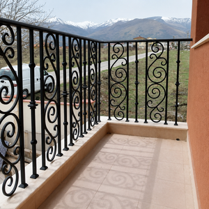 Balustrades de balcon en fer forgé sur mesure, offrant un artisanat classique, des designs élégants et une durabilité supérieure pour les maisons - Product Image 4