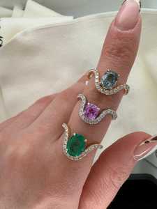 Anillo de Lujo sin Calentamiento con Zafiro Rosa y Diamantes, Diseño de Ola, Oro de 18K, Anillo de Diseñador para Mujer, Engaste de Púas y Pavé - Product Image 3