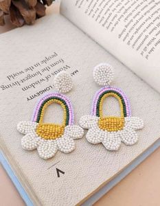 Boucles d'oreilles en forme de cœur en perles roses faites à la main, bijoux pour la Saint-Valentin, confectionnées avec des perles en polyester, thème amour, accessoire de mode - Product Image 2
