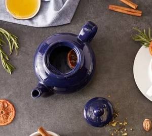 Théière au design floral haut de gamme avec bec verseur fluide, poignée confortable et corps isotherme, idéale pour un service de thé élégant - Product Image 2