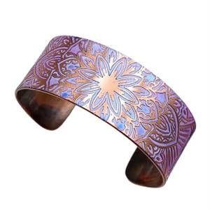 Brazalete Abierto de Cobre con Baño de Oro de 18K, Diseño Floral con Cristales y Pedrería, Unisex, Estilo Vintage, para Fiestas - Product Image 6