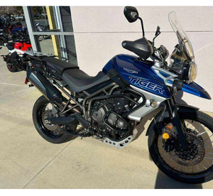 Tiger 900 800 XRX de Alto Rendimiento en Azul Lucerne, 900 Rally Pro, 900 GT en Rojo Grafito, Negro Zafiro, Tiger 1200 XRT - Product Image 1