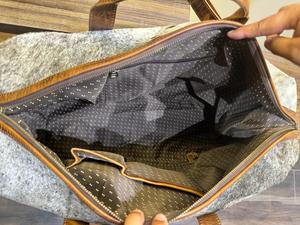 Sac de voyage en cuir de vachette 100% naturel fait à la main pour hommes et femmes - Product Image 6