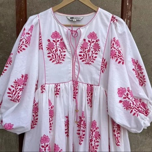 เดรสยาวพิมพ์ลายด้วยมือ ปักลายดอกไม้ สไตล์อินเดีย สำหรับผู้หญิง สวมใส่สบายๆ ผ้าฝ้าย 100% ชุดฤดูร้อน ราคาโรงงาน - Product Image 1