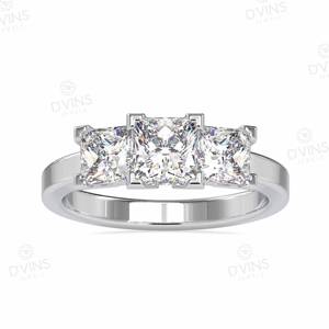 Bague de fiançailles D'VINS JEWELS certifiée IGI, classique, 2 carats, or massif 14 carats, 3 pierres, taille princesse, sertie à griffes, diamant couleur E, pureté VVS - Product Image 1