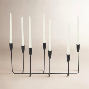 เชิงเทียนเหล็กสีดำพร้อมเทียนทรงเรียว 7 เล่มสำหรับตกแต่งบ้าน - Product Image 5