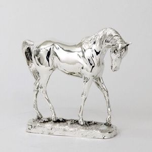 Estatua artística de caballo de aluminio fundido, elegante figura equina, escultura metálica para decoración de interiores de diseño. - Product Image 3