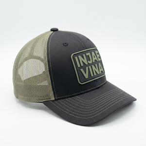 Gorra Trucker Táctica Personalizada con Parche de Goma PVC 3D, Logotipo, Malla Negra y Verde Oliva, 6 Paneles, Estructurada, Visera Curva, Cierre a Presión - Product Image 2