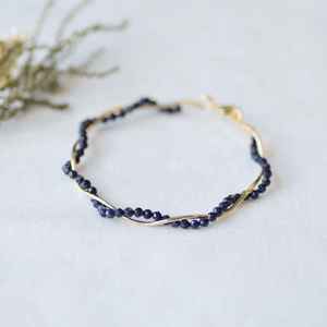 Brazalete de piedra arenisca azul, brazalete de gemas onduladas para niñas y mujeres, envuelto en alambre, regalo de cumpleaños, plata 925, oro de 14k - Product Image 1