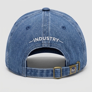 Gorra de béisbol premium con corona estructurada, visera curva, tela transpirable y cierre ajustable para un uso diario cómodo. - Product Image 3
