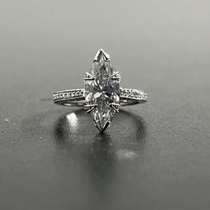 Bague Art Déco en Moissanite Marquise et Diamant, Création Artisanale, pour Femme, Argent 925 Original, Cadeau Personnalisé, Bijou Premium pour Elle - Product Image 1