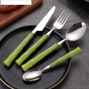 Serie de Cubiertos Contemporáneos para Hostelería, Diseñados para Servir en Eventos y Cenas en el Hogar, que Ofrecen un Juego de Cubiertos de Uso Repetido Consistente - Product Image 4