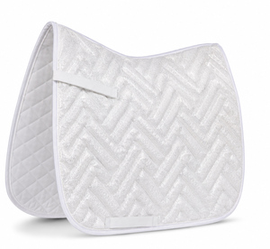Tapis de selle de dressage blanc avec motif chevrons matelassé, rembourrage en polyester, doublure en polaire, équipement d'équitation personnalisable - Product Image 1