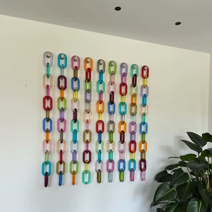 Cadena Decorativa de Pared Hecha a Mano con Eslabones de Resina Ecológica Transparente y Colorida, Personalizable - Product Image 1