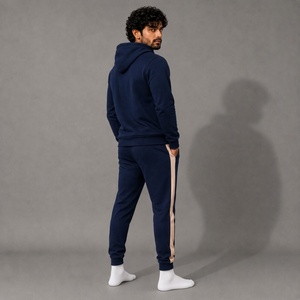 Ensemble de survêtement unisexe épais imprimé bleu foncé et beige, avec sweat à capuche color block et pantalon de jogging à rayures latérales pour - Product Image 4