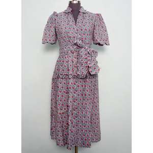 Robe longue en coton à fleurs de qualité supérieure, col en V, coupe ample, pour le printemps et l'été, robe maxi élégante, robe décontractée tendance pour femmes - Product Image 1