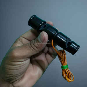 Silbato para perros hecho a mano con cuerno de búfalo negro premium y cuero redondo, herramienta de entrenamiento y motivación a precio mayorista - Product Image 3