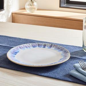 Assiette à dîner en céramique bleu irisé avec bordure, détails de glaçure artistique, forme ronde élégante, finition durable pour la salle à manger contemporaine - Product Image 1