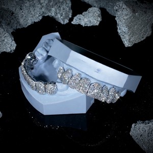 Grillz personnalisés en moissanite sertie de pierres, taille brillant rond, bijoux dentaires Hip Hop pour hommes et femmes - Product Image 2