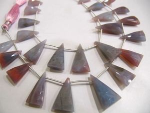 ลูกปัดโอปอลสีน้ำเงินลาเวนเดอร์ธรรมชาติทรงสามเหลี่ยมเจียระไนแบบบริโอเล็ต ความยาว 8 นิ้ว - Product Image 3