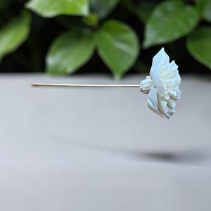Flores de Madera Sola VADEE, Hechas a Mano, Sostenibles, Clásicas, Color Marfil, Dalia, 8.5 CM, Varilla de Fibra de Planta de Sesbania, Tailandia - Product Image 5