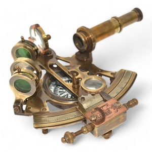Réplique de sextant nautique vintage en laiton pour la décoration maritime, les amateurs de navires, les collectionneurs, l'affichage au bureau et la collection de cadeaux uniques - Product Image 3