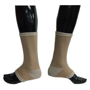 Genouillères et Coudières de Protection Basique en Spandex, Nylon et Caoutchouc pour Cyclisme et Haltérophilie, Fermeture Réglable à Enfiler, Usage Adulte Universel - Product Image 1