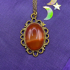 Collier pendentif ovale en pierre cornaline et laiton, bijou doré antique, style vintage, fait main, bohème ethnique, cadeau pour femme - Product Image 1