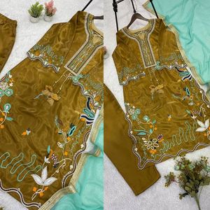 Conjunto de Kurti y Pantalón Bordado Romano de Cristal para Mujer con Dupatta de Georgette, Listo para Usar, Ropa Étnica para Fiestas - Product Image 4