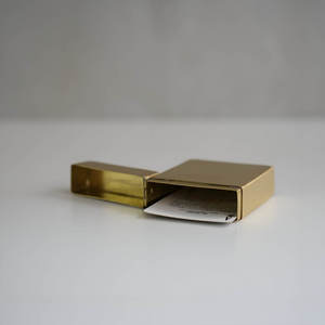 Étui à cartes à jouer en laiton doré de qualité supérieure, personnalisé, style moderne, écologique, promotionnel, avec découpe sur mesure et marquage personnalisé - Product Image 1