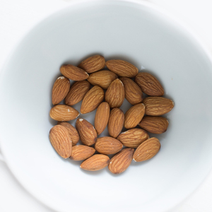 Amandes fraîches riches en protéines, ingrédient naturel à base de noix pour les recettes de nutrition sportive et l'affichage en point de vente pour l'alimentation intelligente - Product Image 6