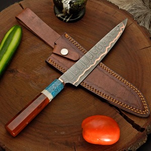 Couteau en acier Damas forgé à la main avec manche en résine, étui en cuir, finition satinée, ambidextre, style artisanal - Product Image 6