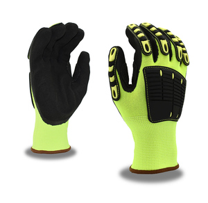 Gants haute visibilité robustes conçus pour la construction, la logistique et les travaux routiers, avec une adhérence renforcée et des éléments de sécurité réfléchissants - Product Image 1