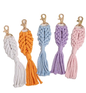ของขวัญแฮนด์เมดสุดพิเศษสำหรับเพื่อนเจ้าสาว พวงกุญแจสไตล์โบโฮ พวงกุญแจถักมัดริมแฮนด์เมด - Product Image 1