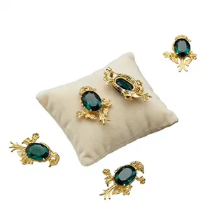 Broche ethnique tendance vintage plaquée or, ovale, avec pierres de cristal vertes, épingle de revers, bijou pour femmes et hommes, décoration de robe - Product Image 1