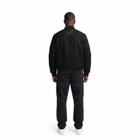 Blouson Bomber Homme Noir en Velours 300GSM Style MA-1 Manteau Streetwear avec Broderie Drapeau Ton sur Ton Personnalisé OEM Satin Fin 6XL
