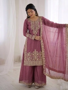 Ensemble trois pièces Fendy en soie avec tunique brodée, pantalon assorti et dupatta, motif à motifs complexes HHI 535 - Product Image 3
