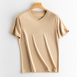 Camiseta de manga corta con cuello en V para hombre, de mezcla de algodón de alta calidad, 240 g/m², lujosa, premium, resistente a las arrugas, informal. - Product Image 2