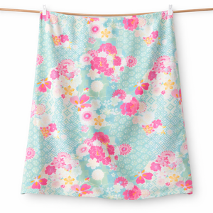 Tela de Algodón con Estampado Floral Hermoso en Verde Mar, Orgánica, Ecológica, Absorbente de Humedad, Transpirable, Ligera, Tejida Peinada - Product Image 2