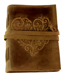 Magnifique couverture de journal de style vintage, embossée avec un motif en forme de cœur, papier premium fabriqué à la main, cuir de buffle, agenda. - Product Image 1