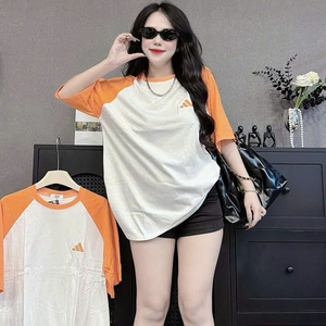 T-shirt mignon Mickey pour femmes - Tissu en coton doux et respirant, style décontracté, parfait à porter avec des jeans, des jupes ou des shorts - Product Image 1