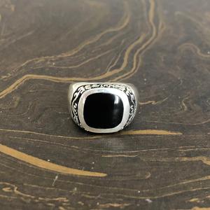 Anillo de Moda de Ónix Negro de Diseño, 13.9 Gramos - Product Image 1