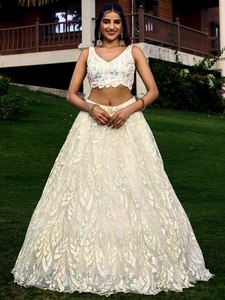 <b>White</b> Embroidered Tulle Ball Gown Bridesmaid Dress Backless Spaghetti Strap Floor-Length Natural Waistline Classic Style - Product Image 2