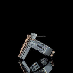 Anillo Hip Hop Personalizado de Dos Tonos, Rosa y Plateado, con Jesús en la Cruz, Anillo de Jesús con Diamantes de Corte Baguette y Redondo, Joyería Religiosa - Product Image 6