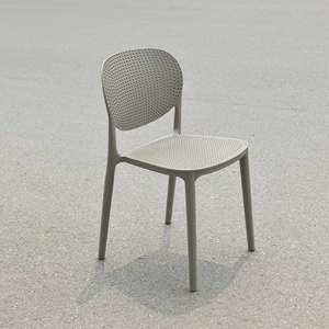 Silla de Jardín de Plástico Moldeado Moderno de Alta Gama Color Gris Ceniza con Orificios - Muebles de Exterior Impermeables, Duraderos, Cómodos y Apilables - Product Image 2